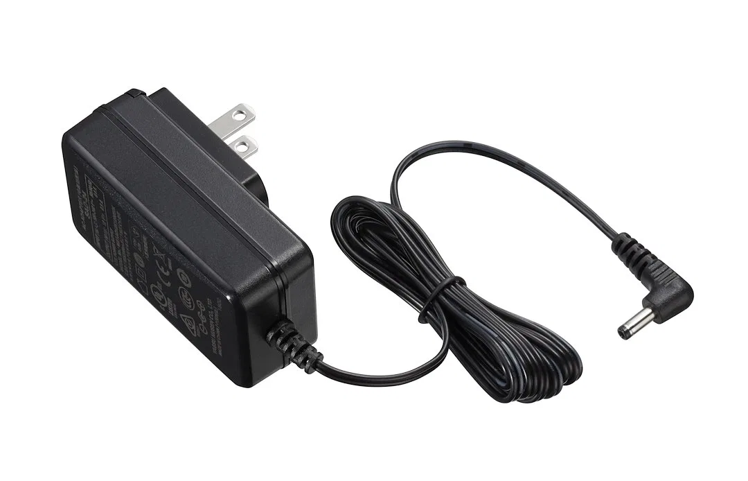 SAD-25B – STANDARD VHF Radio Battery Charger, For Use With HX380, HX400, HX40 VHF Radio Wall Charger 110 VAC Power Su...